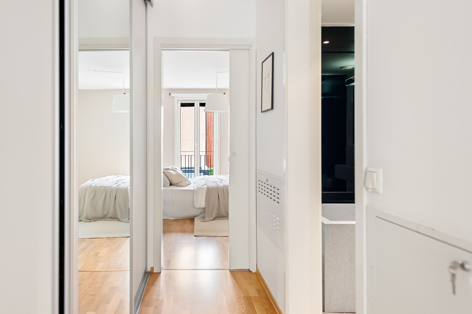 Gang fra stue mot hovedsoverommet og badet Galleribilde