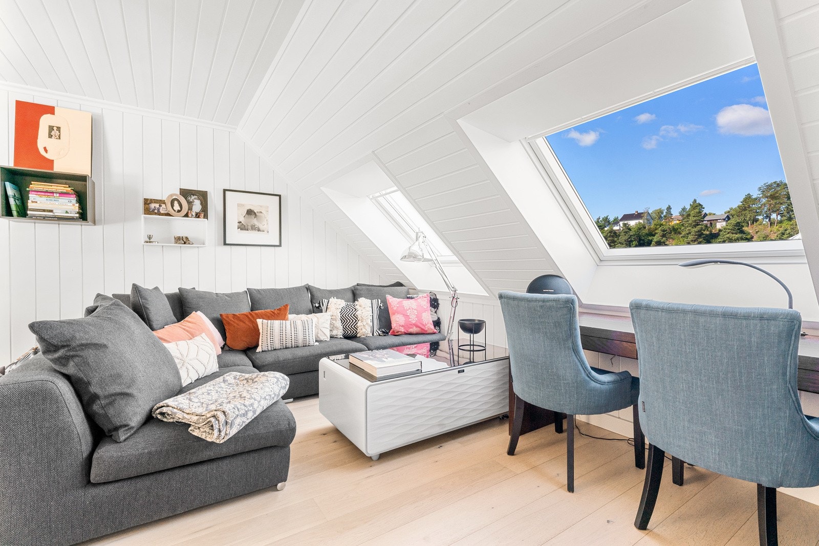 Boligen har også en stue i andre etasje - et kjærkomment ekstraareal for den yngre delen av husstanden. Galleribilde