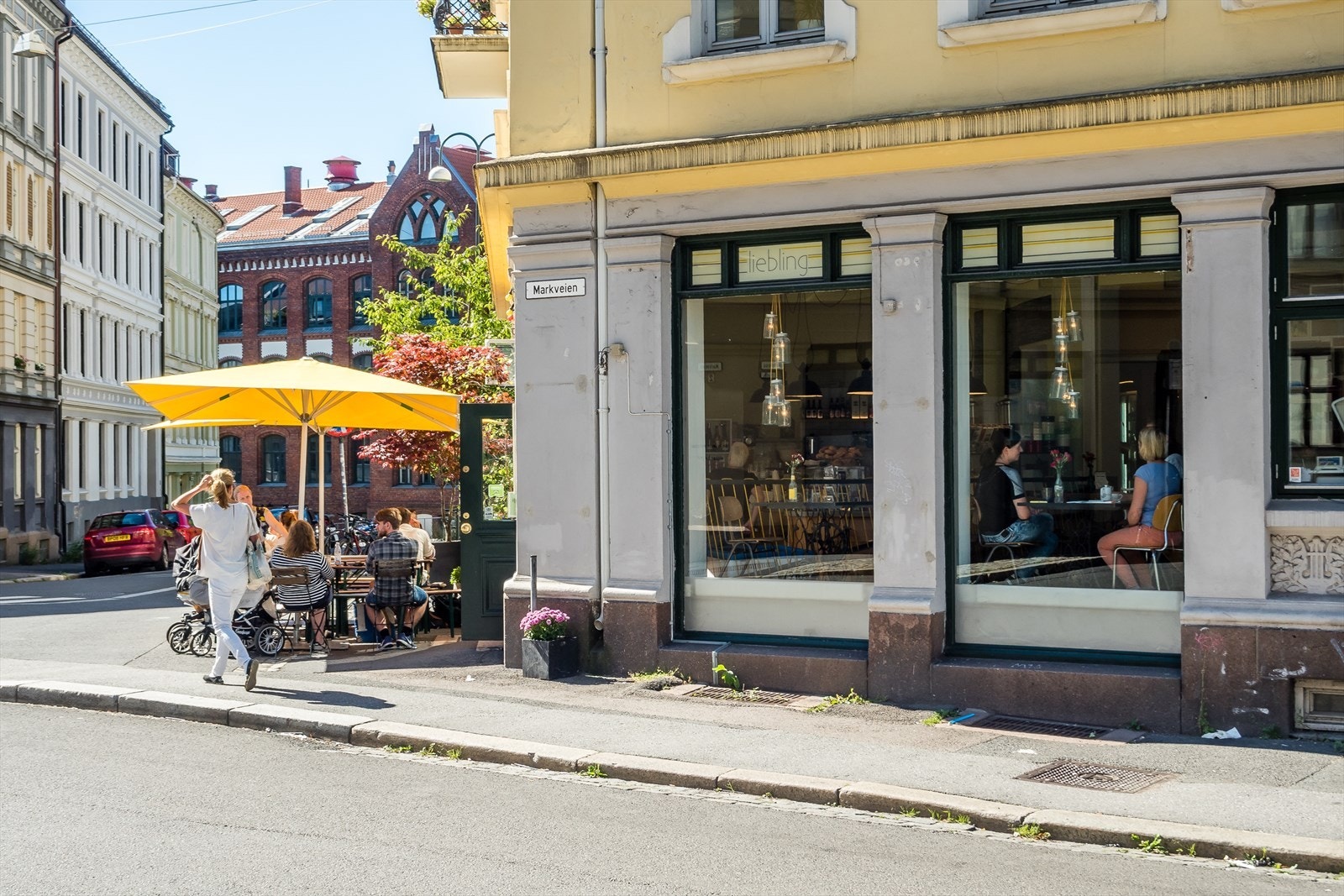 Liebling er en av Løkkas trivelige kaféer og serverer alt fra brunsj-plater og Bowls, til sandwicher og søte bakverk Galleribilde