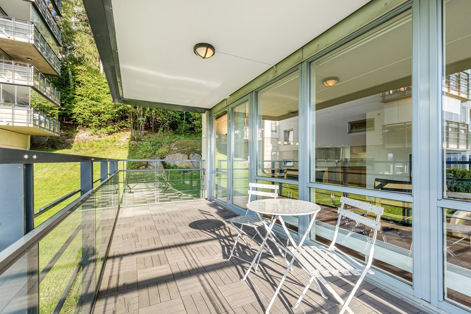 Balkongen på ca 13 m2 er nordvest vendt med gode solforhold på kvelden. Galleribilde