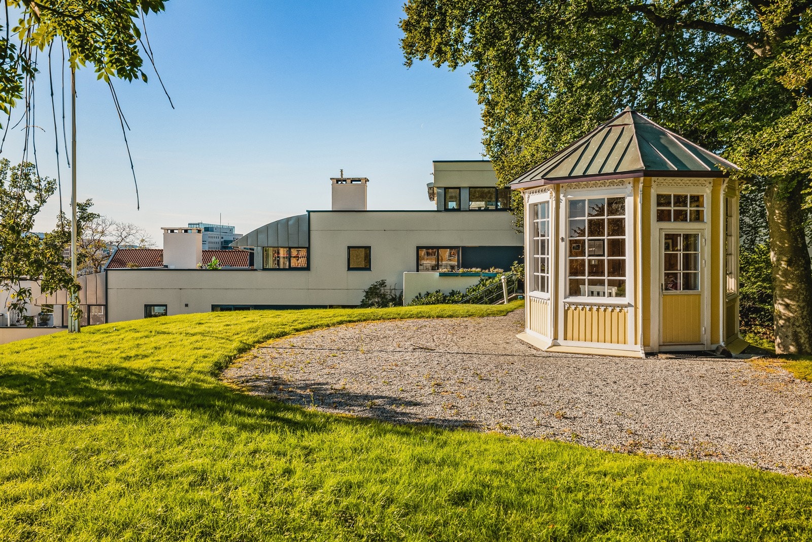 Pent opparbeidet tomt som er felles for sameiet Galleribilde