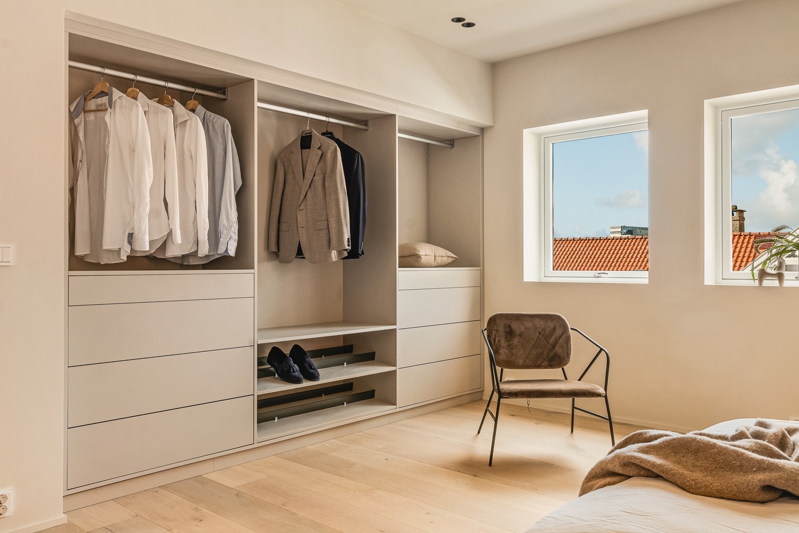 Nok en garderobe på hovedsoverommet, også fra Schmidt Galleribilde
