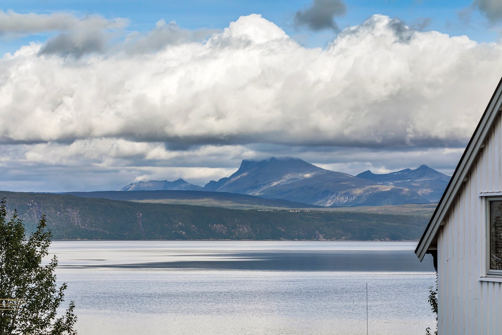 Utsikt fra veranda mot Vegglandet Galleribilde