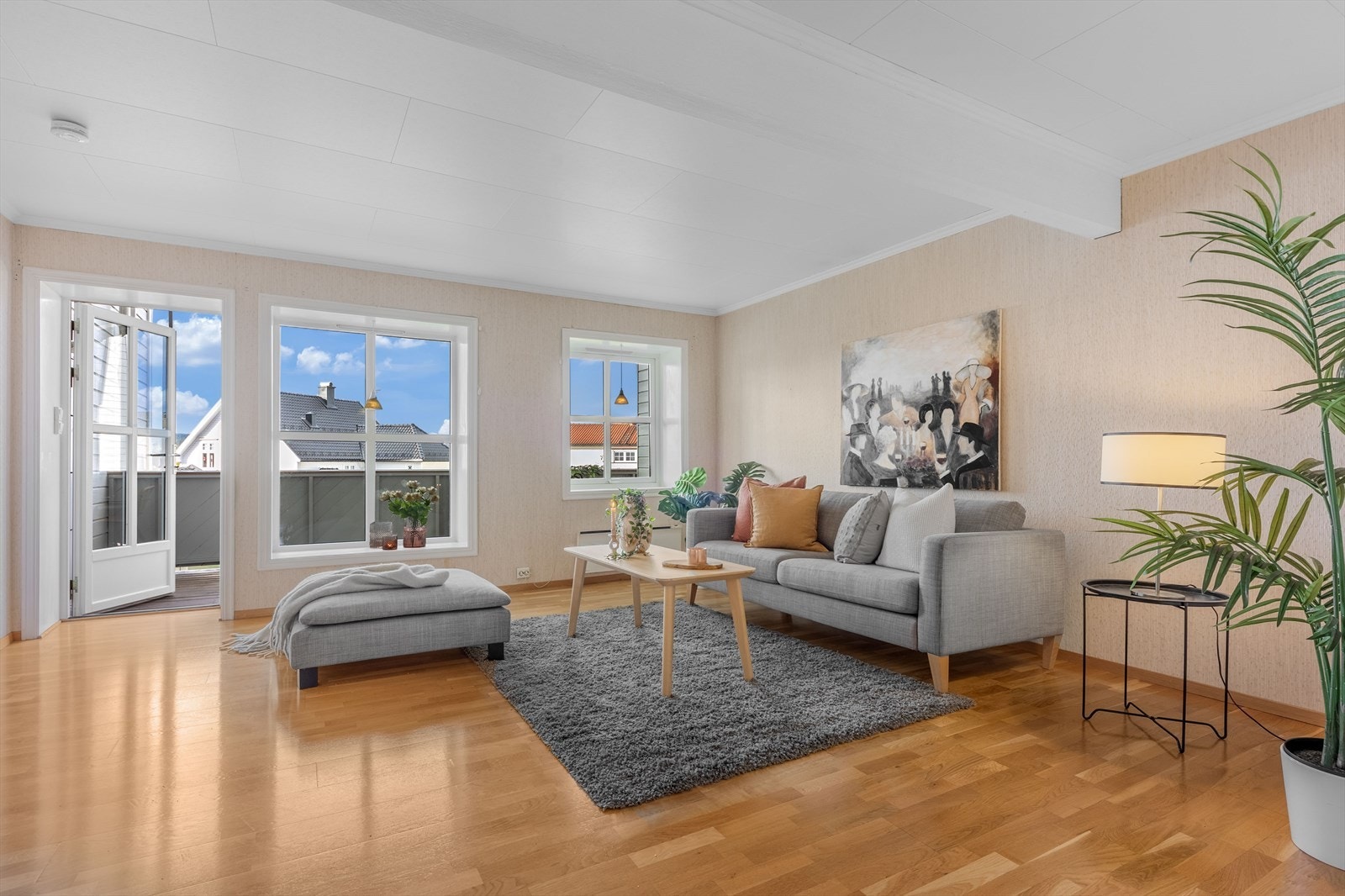God plass til stor sofagruppe i den hyggelige stuen Galleribilde