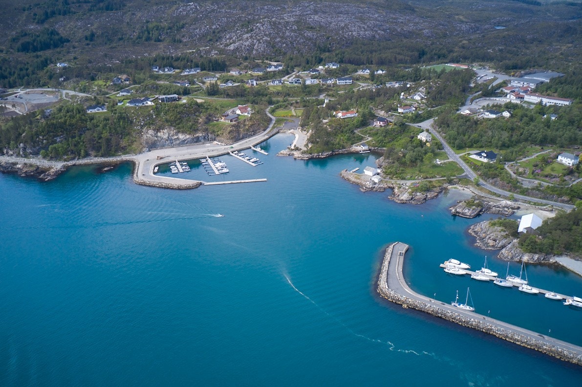 Her skal det bygges naust, marina med båtplasser og gjestehavn. Inkludert i kjøpesum medfølger også båtplass og parkeringsplass. Galleribilde