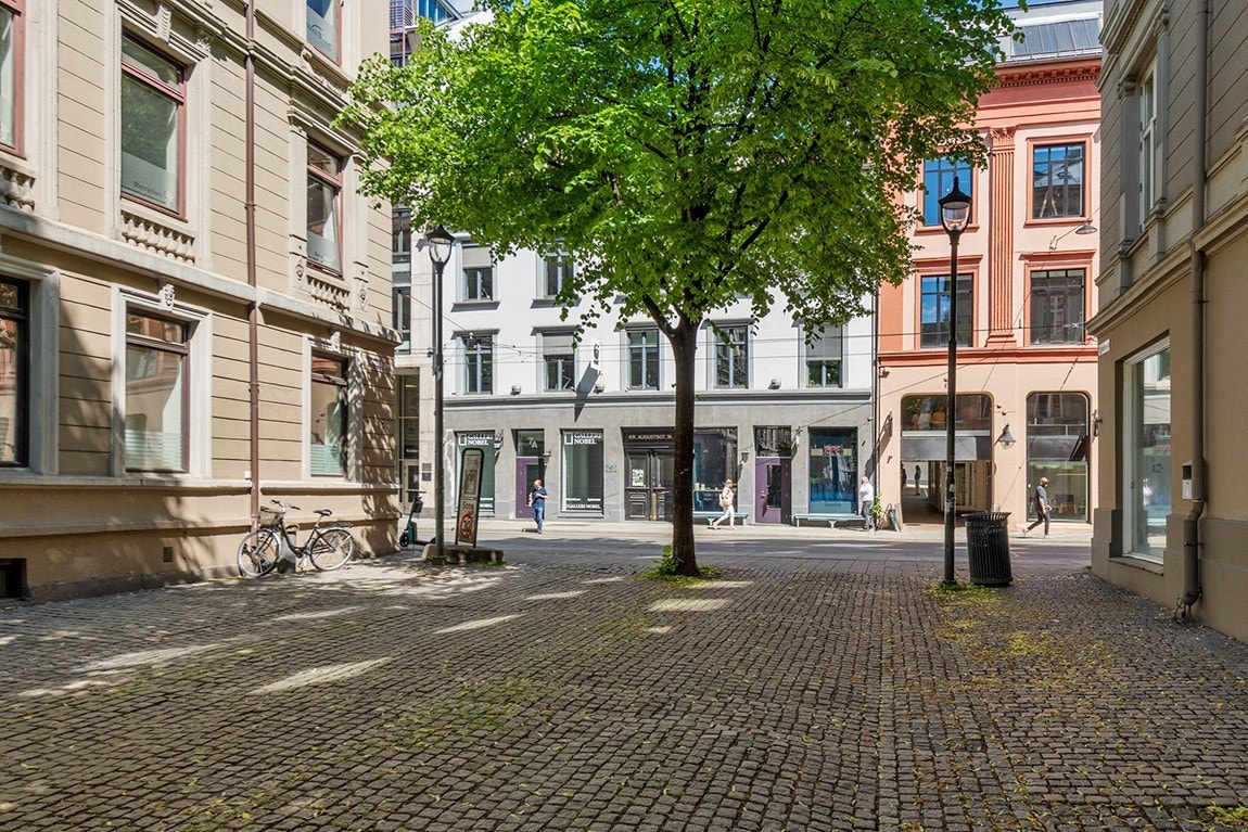 Bygget sett fra Sehesteds plass Galleribilde