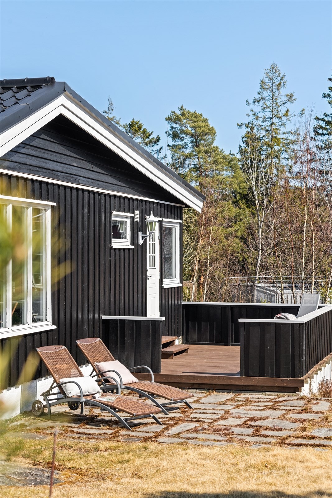 Fra hovedsoverommeet er det utgang til egen terrasse og uteplass Galleribilde