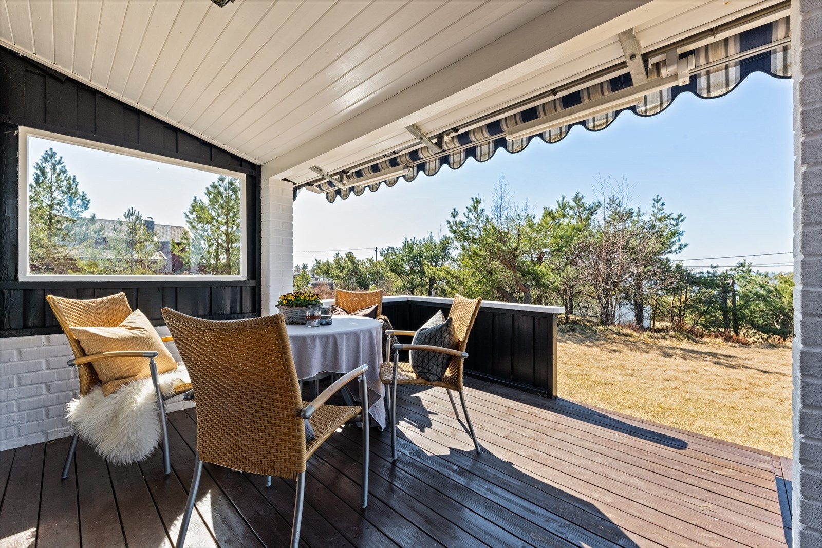 Det er montert markise på terrassen Galleribilde