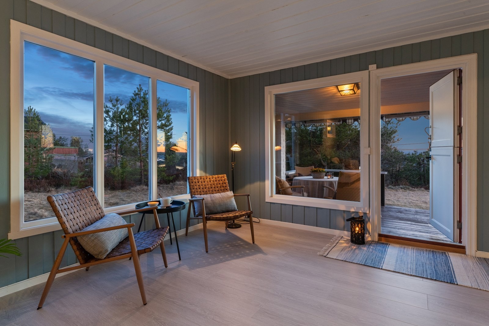 Fra stuen er det utgang til terrasse Galleribilde