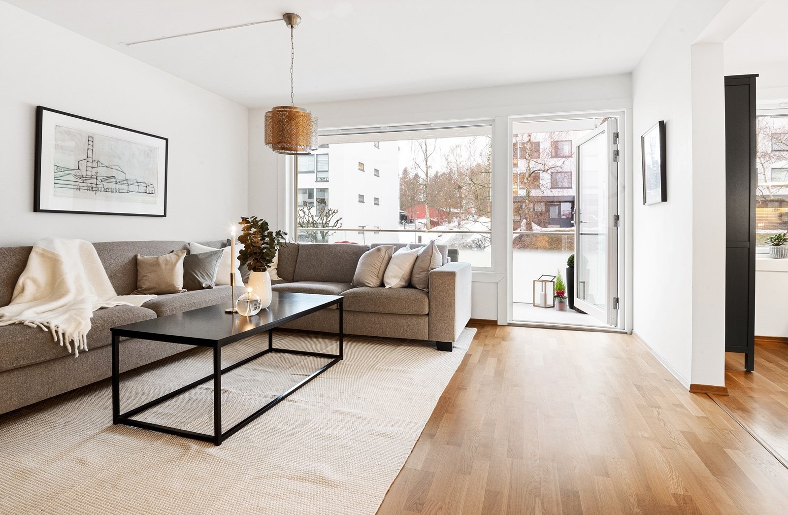 Velkommen til Hovseterveien 68 B - Presentert av Henrik Winsnes Galleribilde