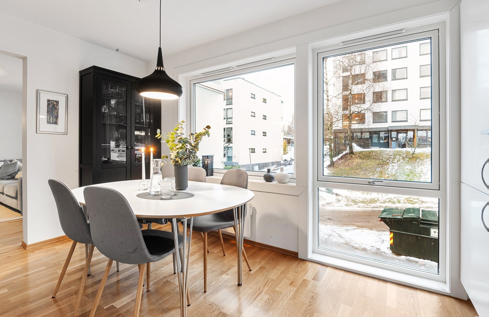 Fra spiseplassen har du utsyn mot nabolaget Galleribilde