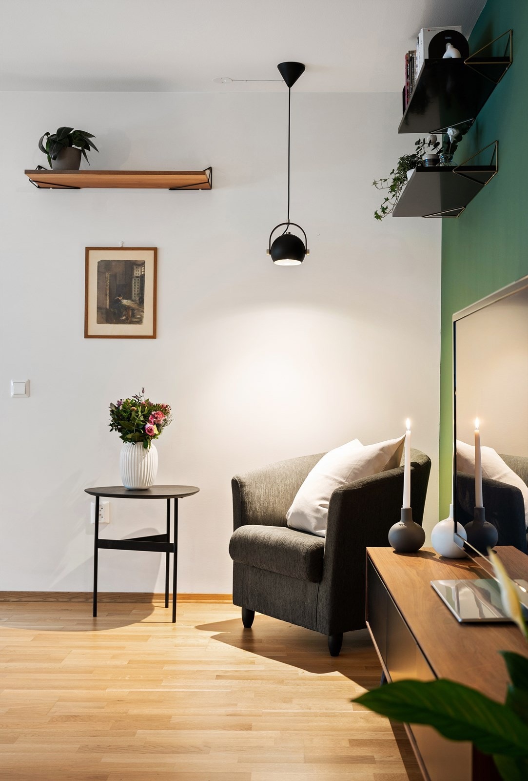 Leiligheten er omfattende oppgradert siden 2018 med blant annet nytt kjøkken, to nye bad, nye vinduer, oppgradert el.anlegg med mer. Galleribilde