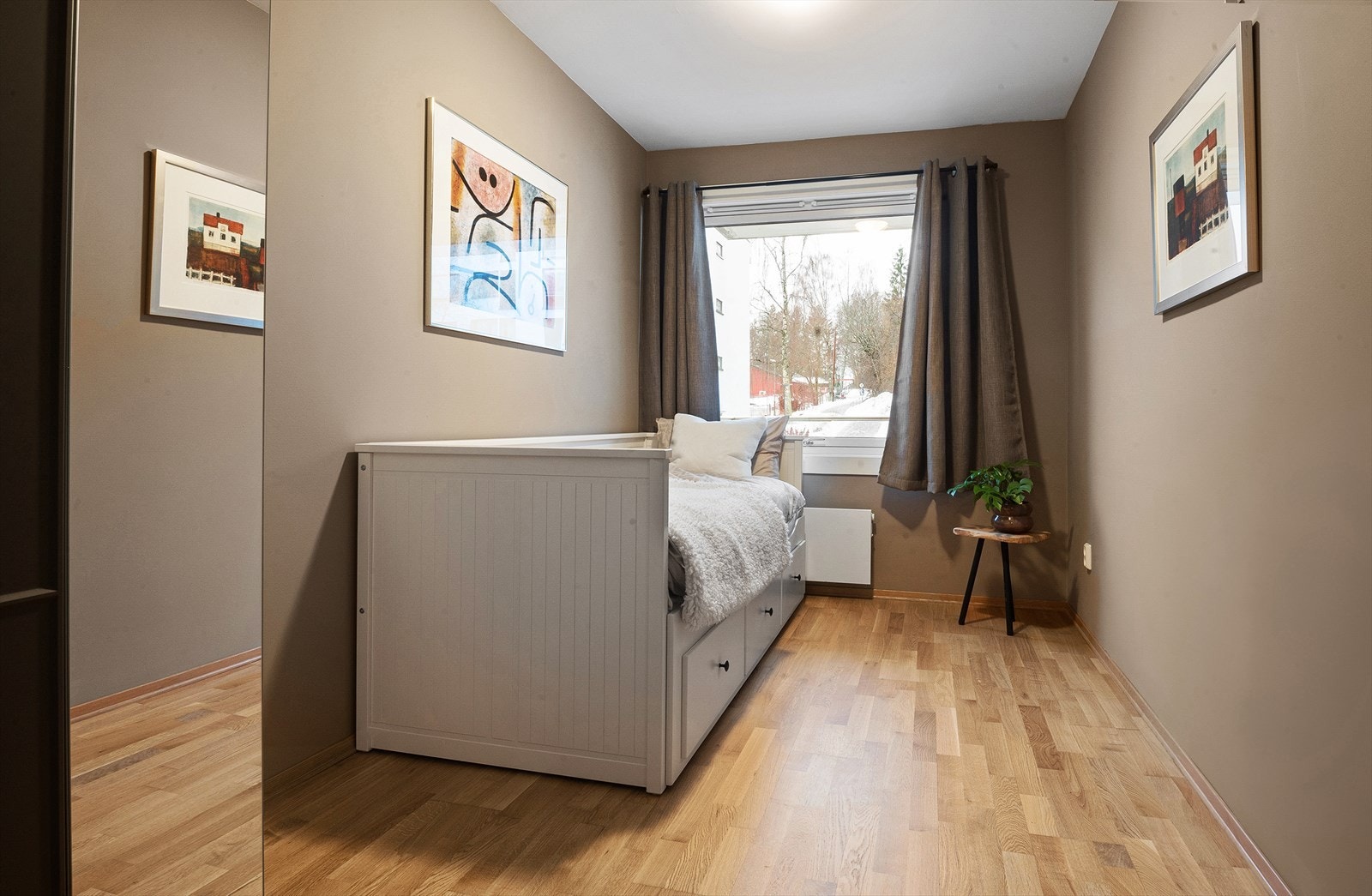 Soverom II - Egner seg godt som barnerom, gjesterom eller hjemmekontor Galleribilde