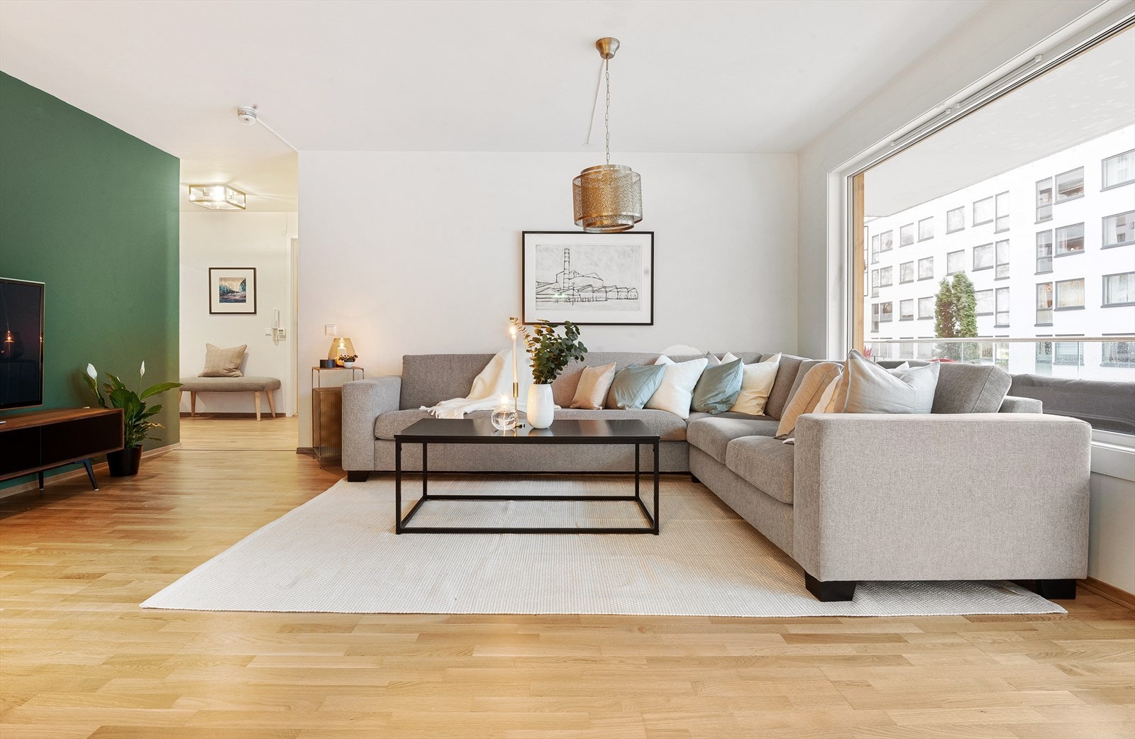 Lys og romslig stue Galleribilde