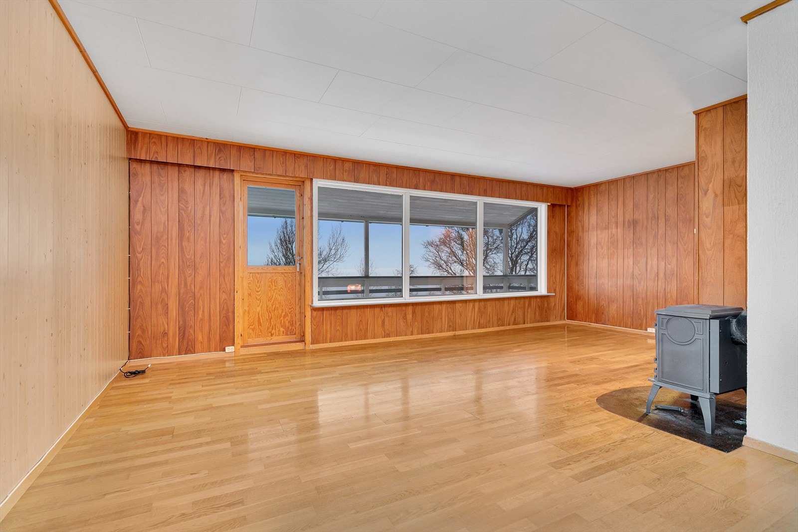 Vi starter i stuen i hovedetasje. Galleribilde