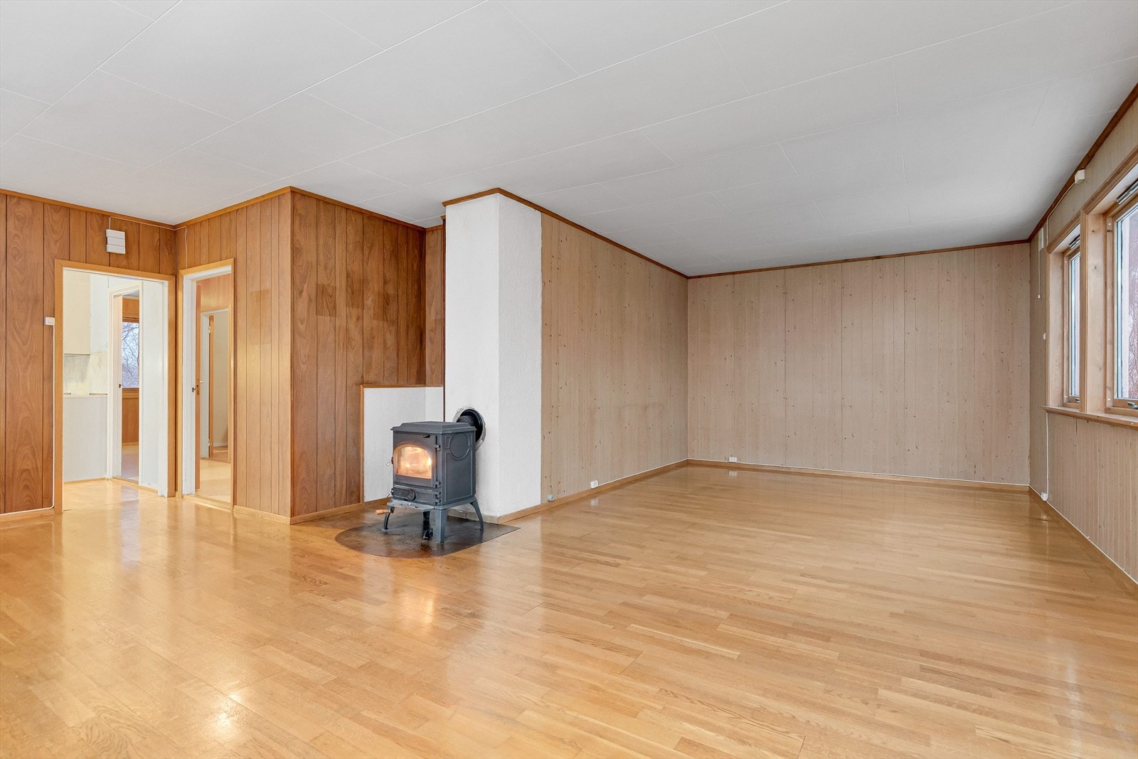 Vedovn i stue. Galleribilde