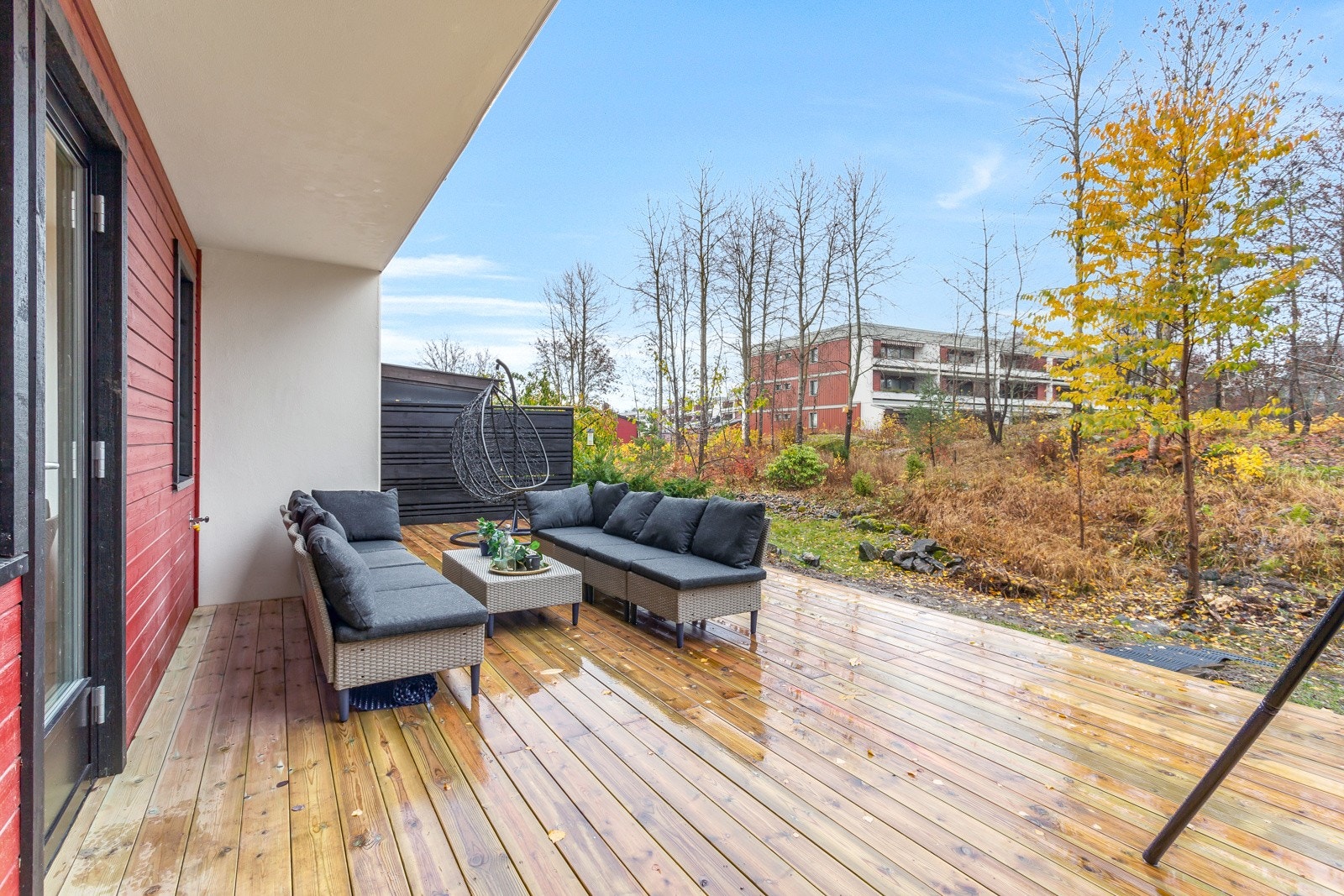 Her ligger alt til rette for å kunne nyte varme sommerdager og lune høstkvelder. Galleribilde