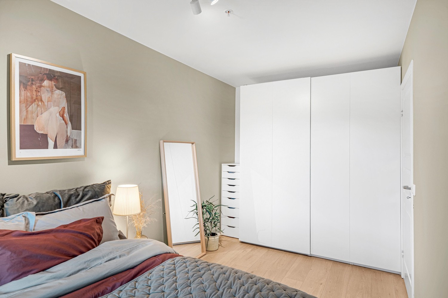 Nytt garderobeskap fra 2022. Galleribilde