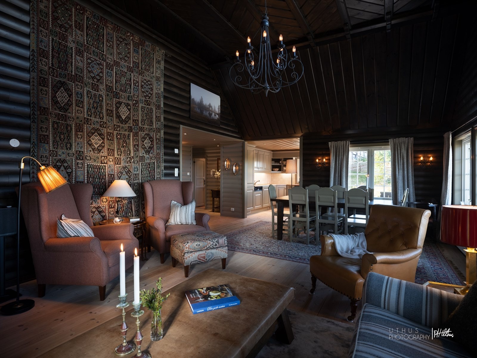 Lun og koselig stue med mange møbleringsmuligheter og god plass til spisestue. Galleribilde