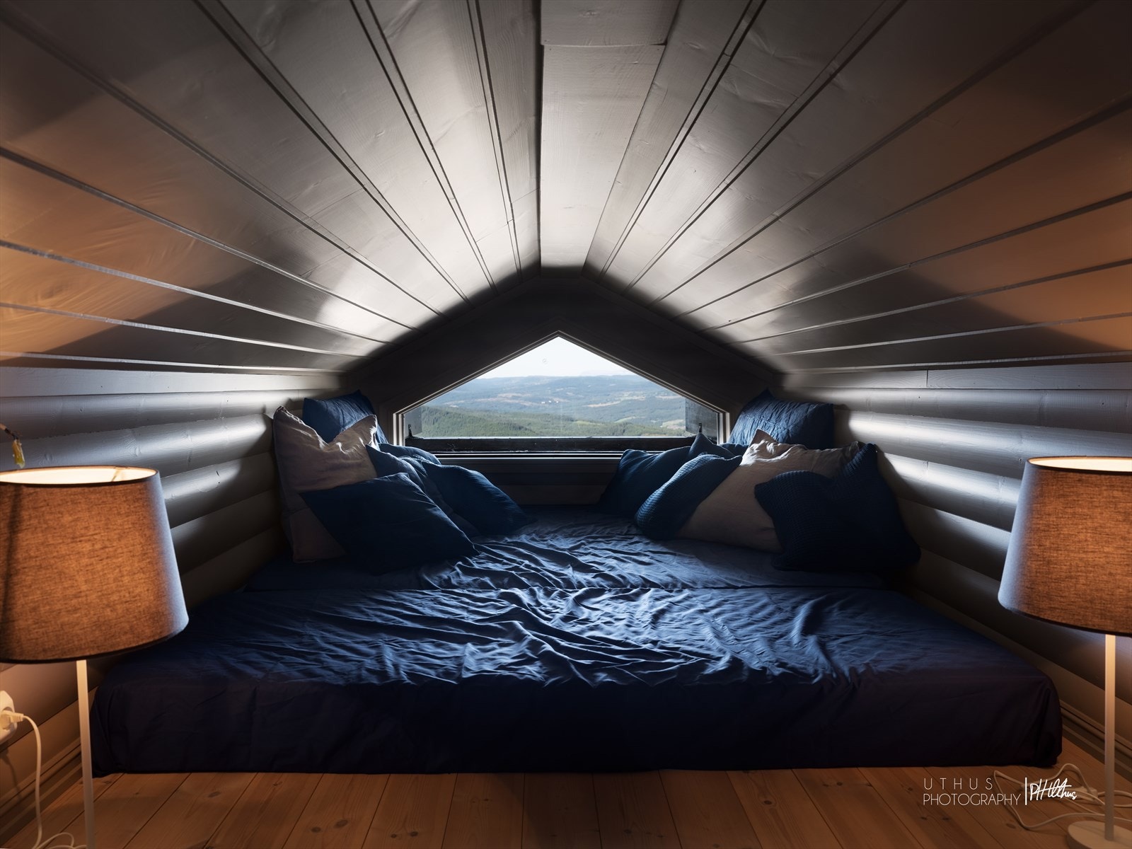 En liten intim utsiktshems med stige-adkomst fra stua i etasjen. Galleribilde