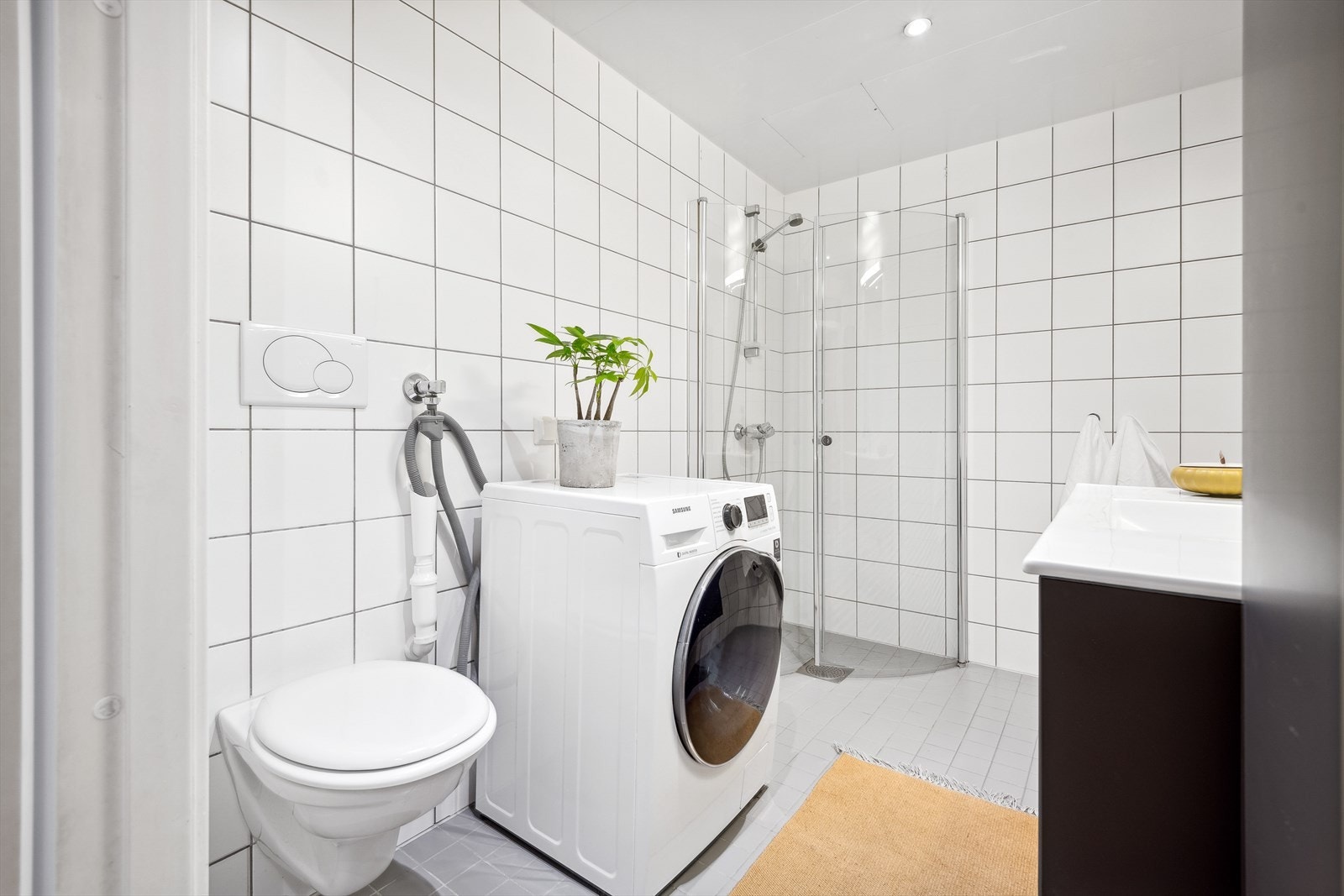 Helfliset baderom med gulvvarme. Galleribilde