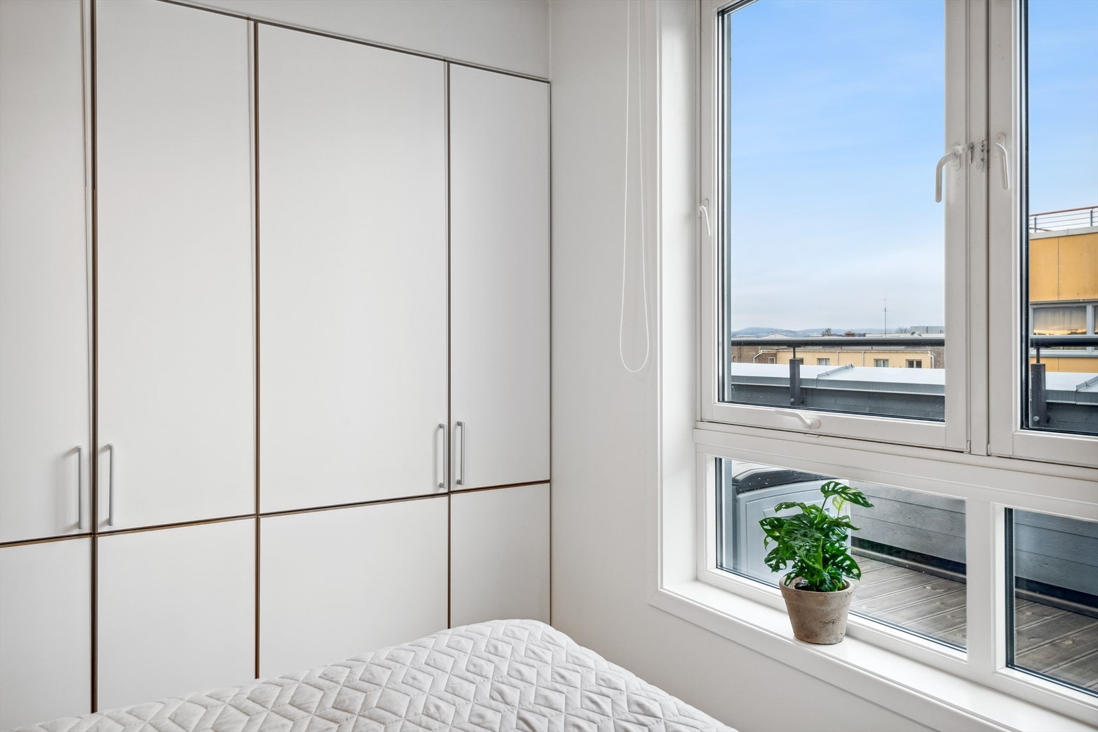 Hovedsoverommet er innredet med garderobeskap. Galleribilde