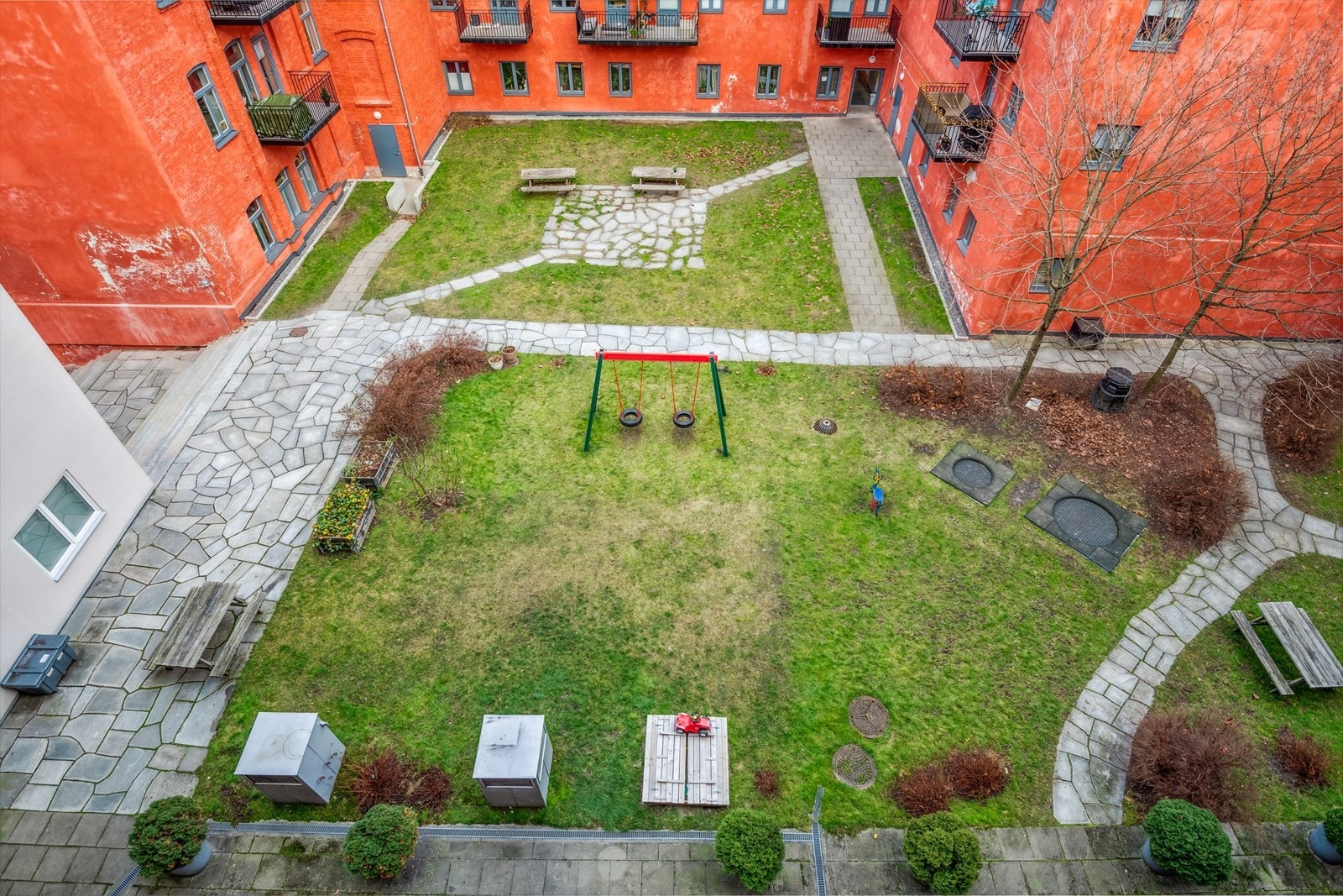 Pent opparbeidet fellesareal i borettslaget. Galleribilde