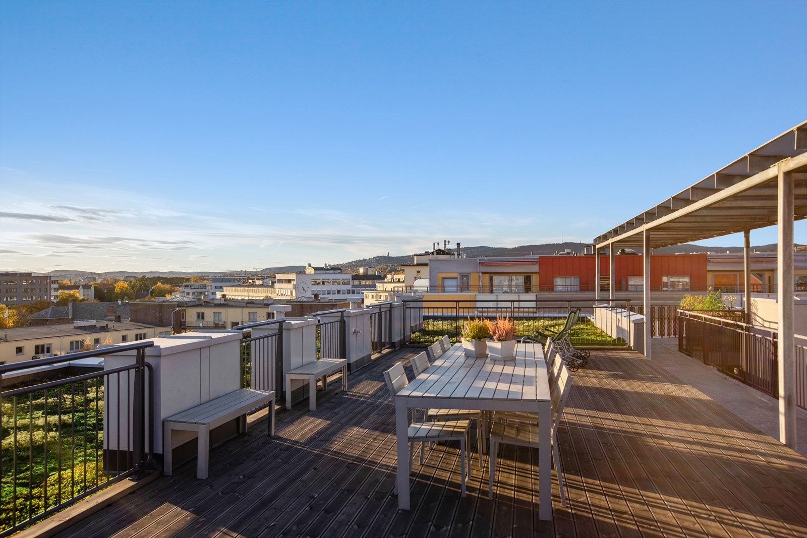 Det er flere felles takterrasser i borettslaget. Galleribilde