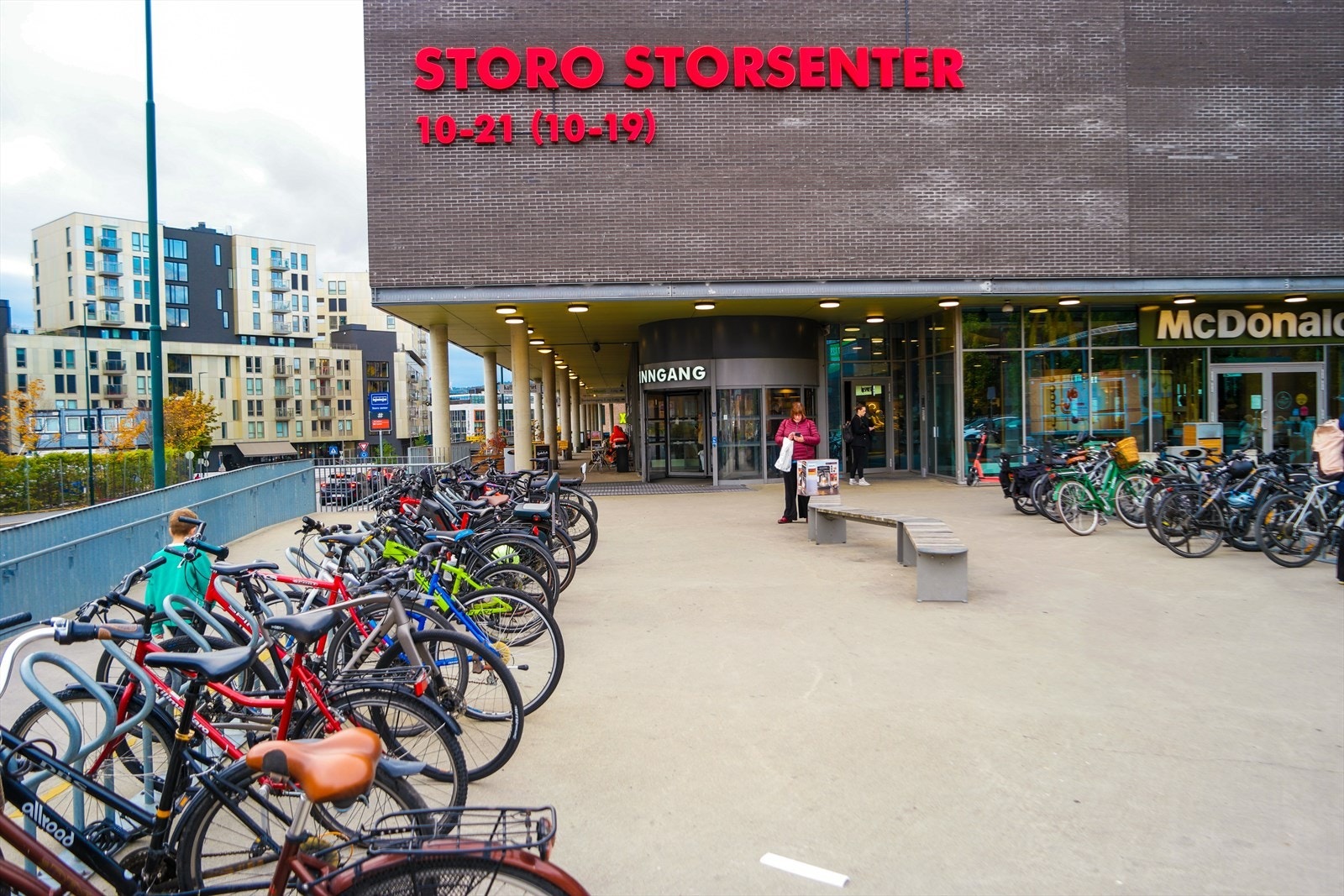 Kun 5 minutters gange - en trikkeplass unna til Storo Storsenter, Oslos største kjøpesenter. Galleribilde