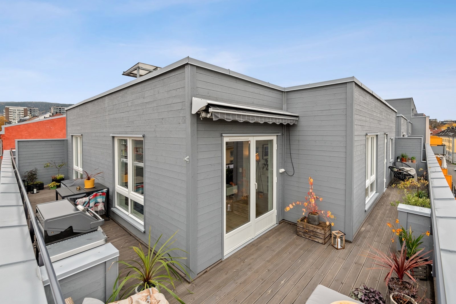 Terrassen ble renovert i 2021 i regi av borettslaget. Galleribilde