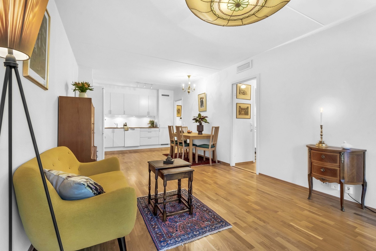 Stue mot kjøkken Galleribilde