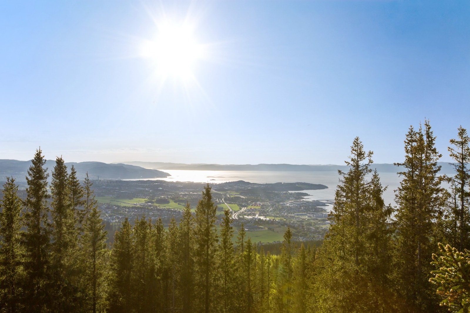 ...eller opp til den herlige utsikten på Solemsvåttan. Galleribilde