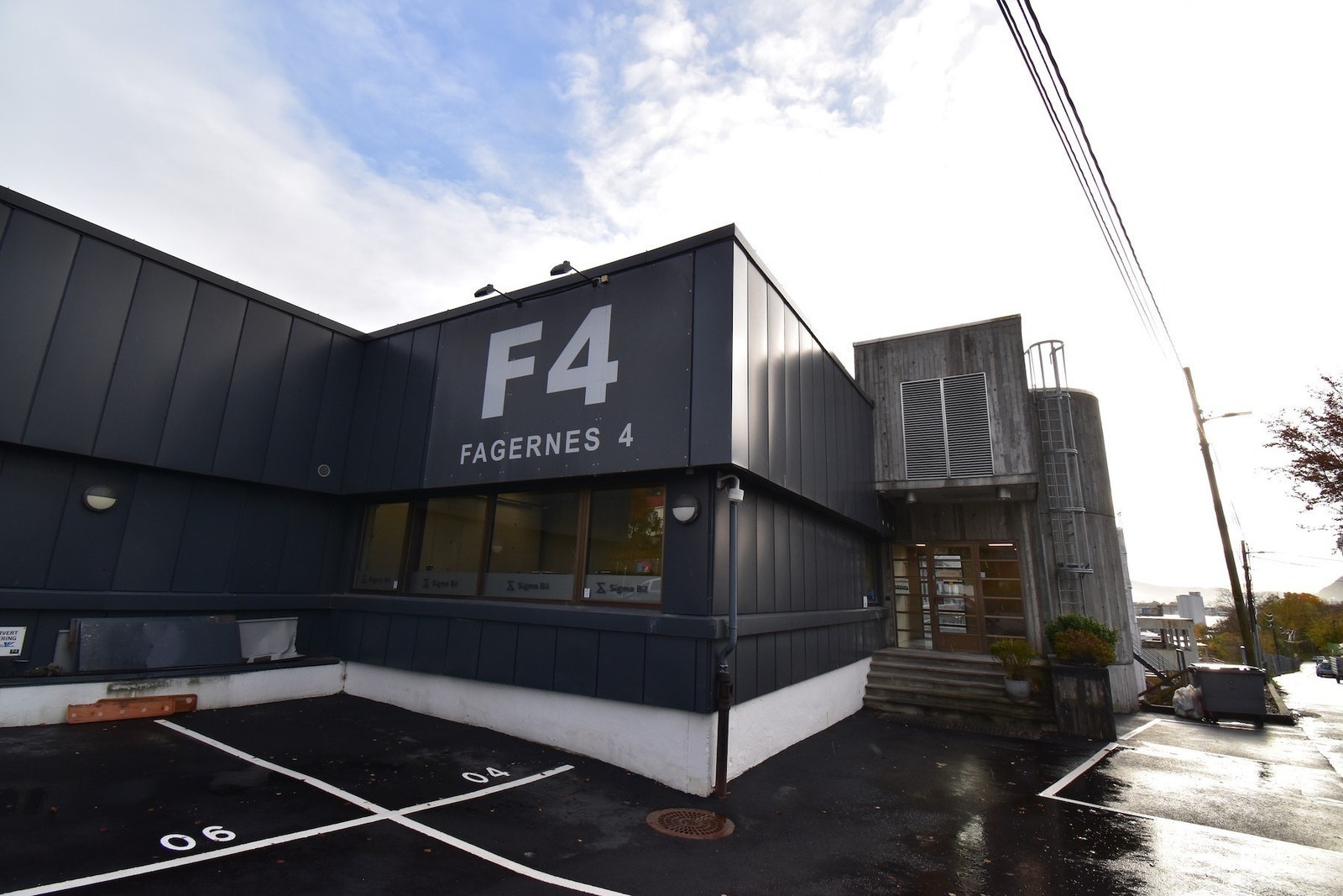 Gode parkeringsmuligheter, oppmerket parkeringsplasser Galleribilde