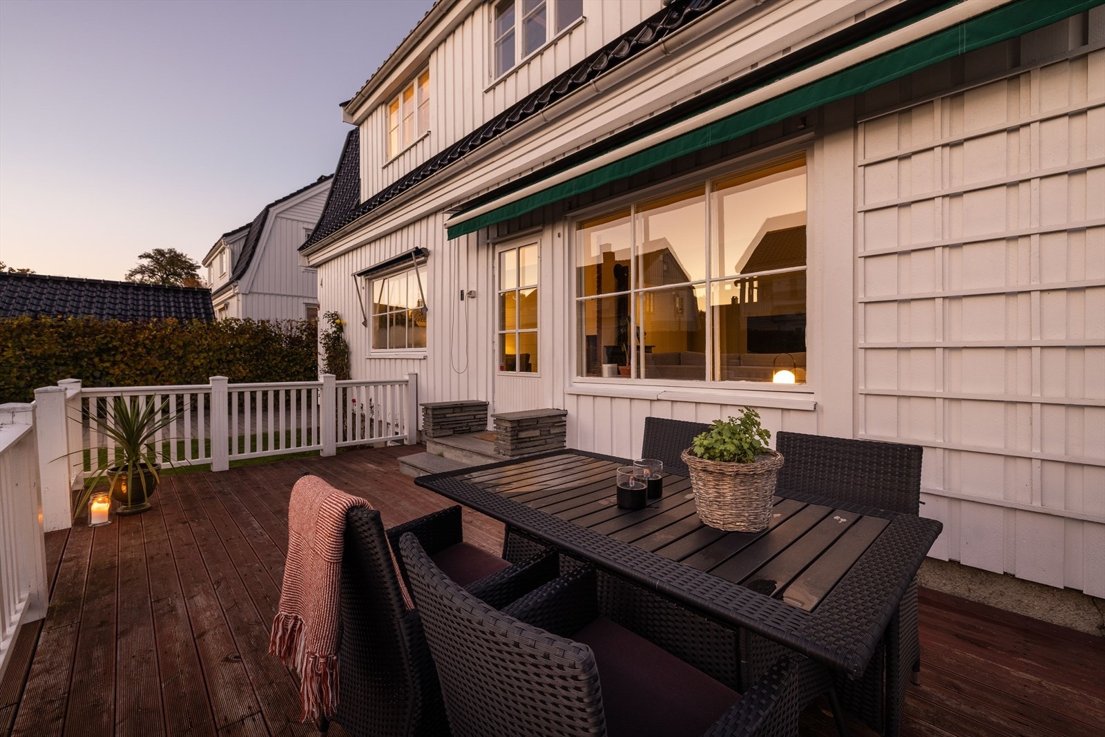 Herskapelig og vestvendt Falkum-villa med en særdeles attraktiv og sentral beliggenhet på Søndre Falkum - i trivelig blindgate, uten gjennomgangstrafikk Galleribilde