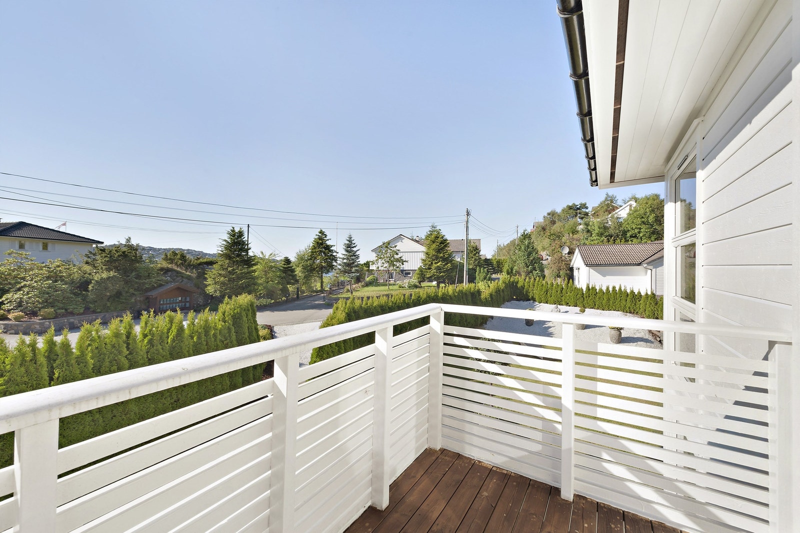 Vestvendt balkong med utgang fra soverom i 2. etg. Galleribilde