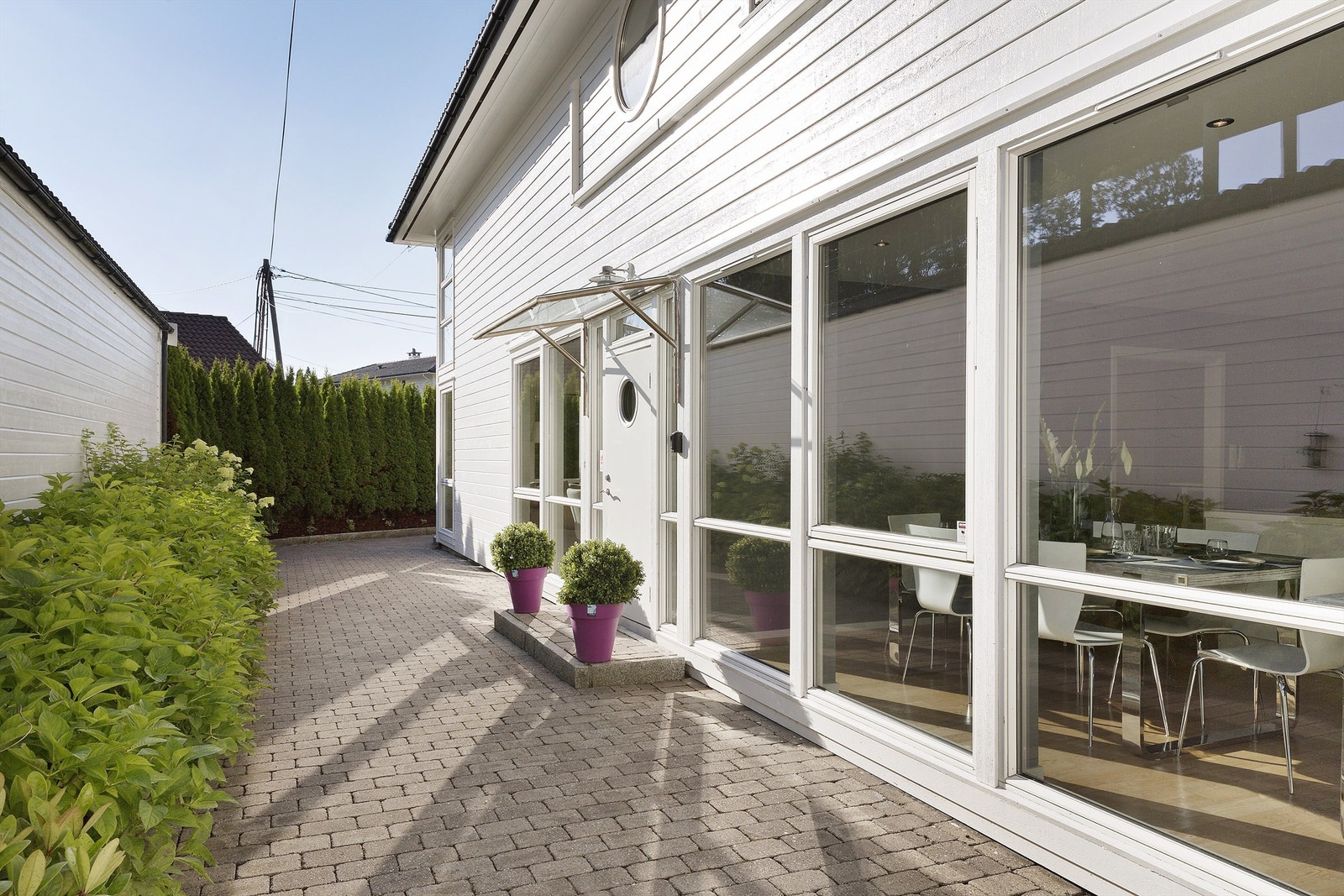 Boligens hyggelige inngangsparti. Galleribilde