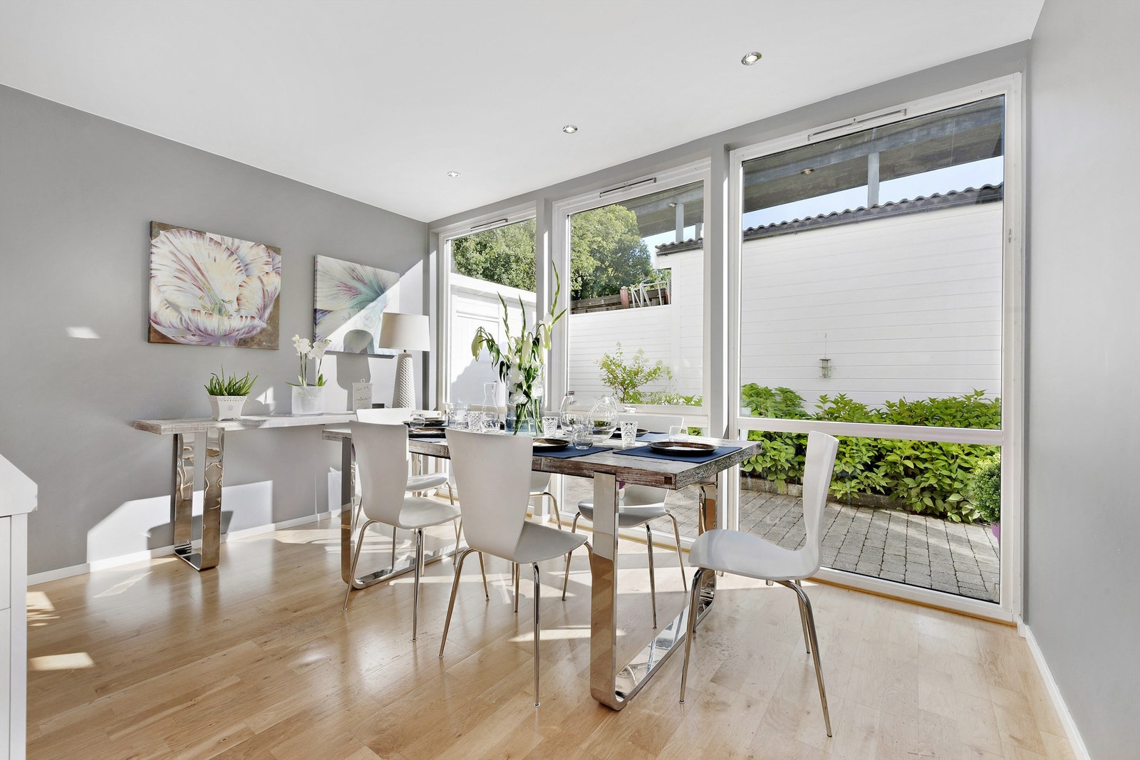 Spisegruppe på kjøkken. Galleribilde