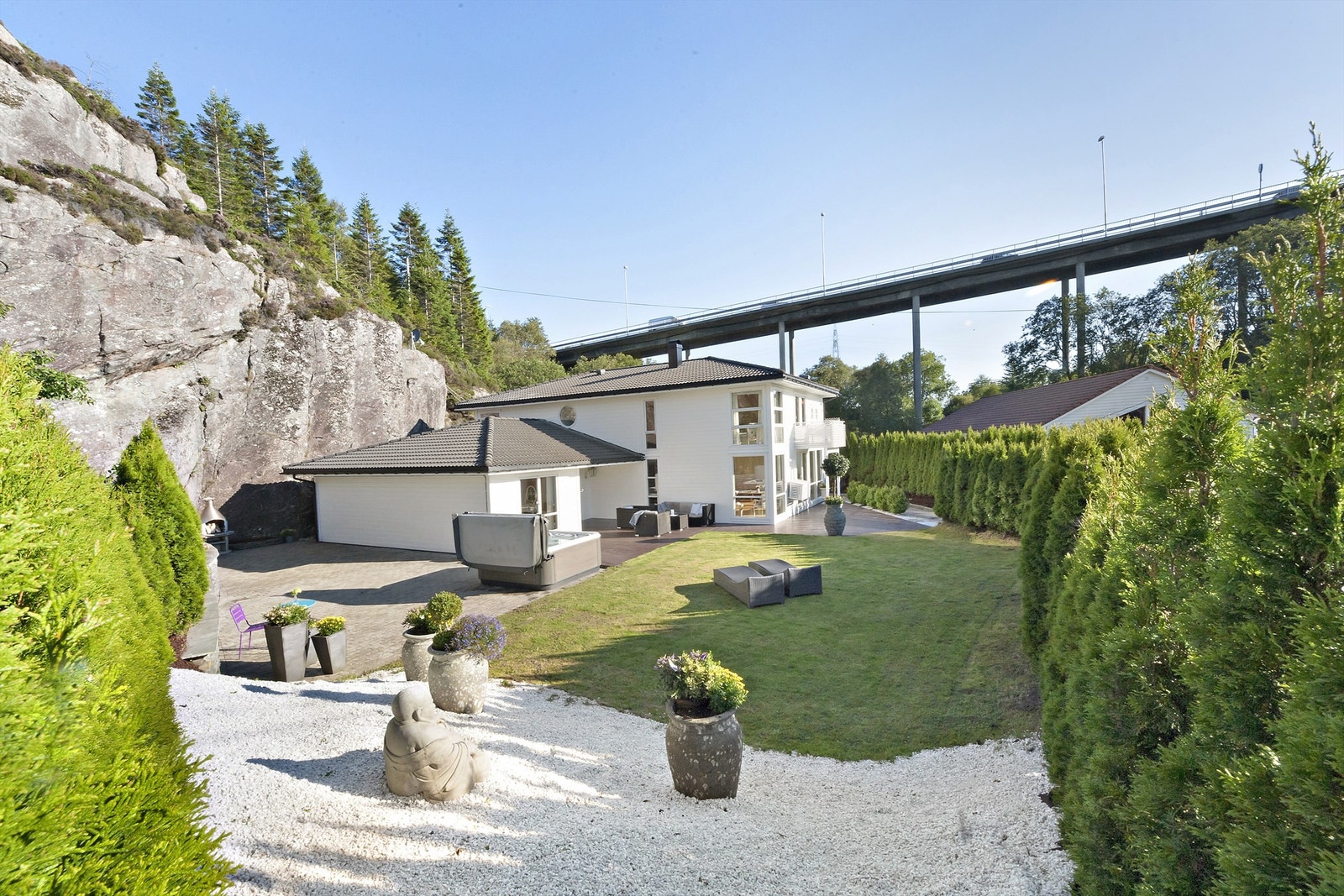 Nydelig opparbeidet eiendom med mange bruks-/møbleringsmuligheter. Galleribilde