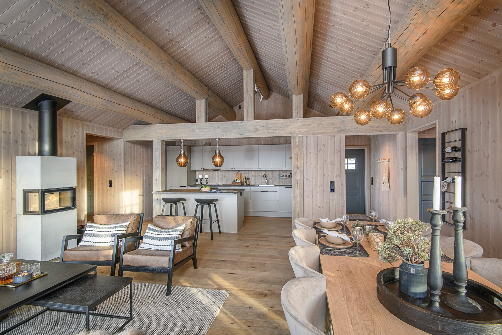 Interiørbilde fra Rå 106 fra ei tidligere visningshytte Galleribilde