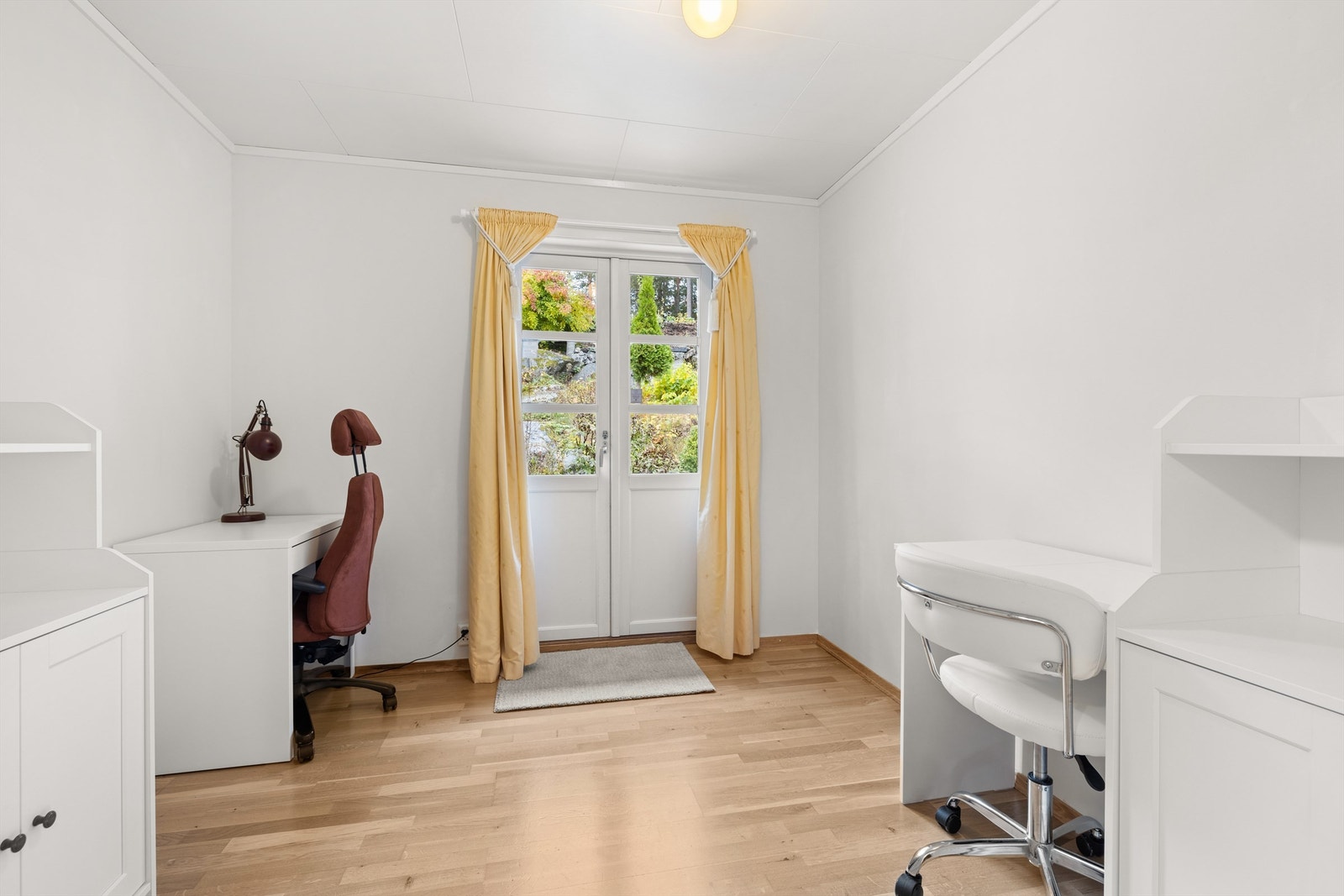 Soverom 4 av 4, hvorav dette med utgang til terrasse med morgensol Galleribilde
