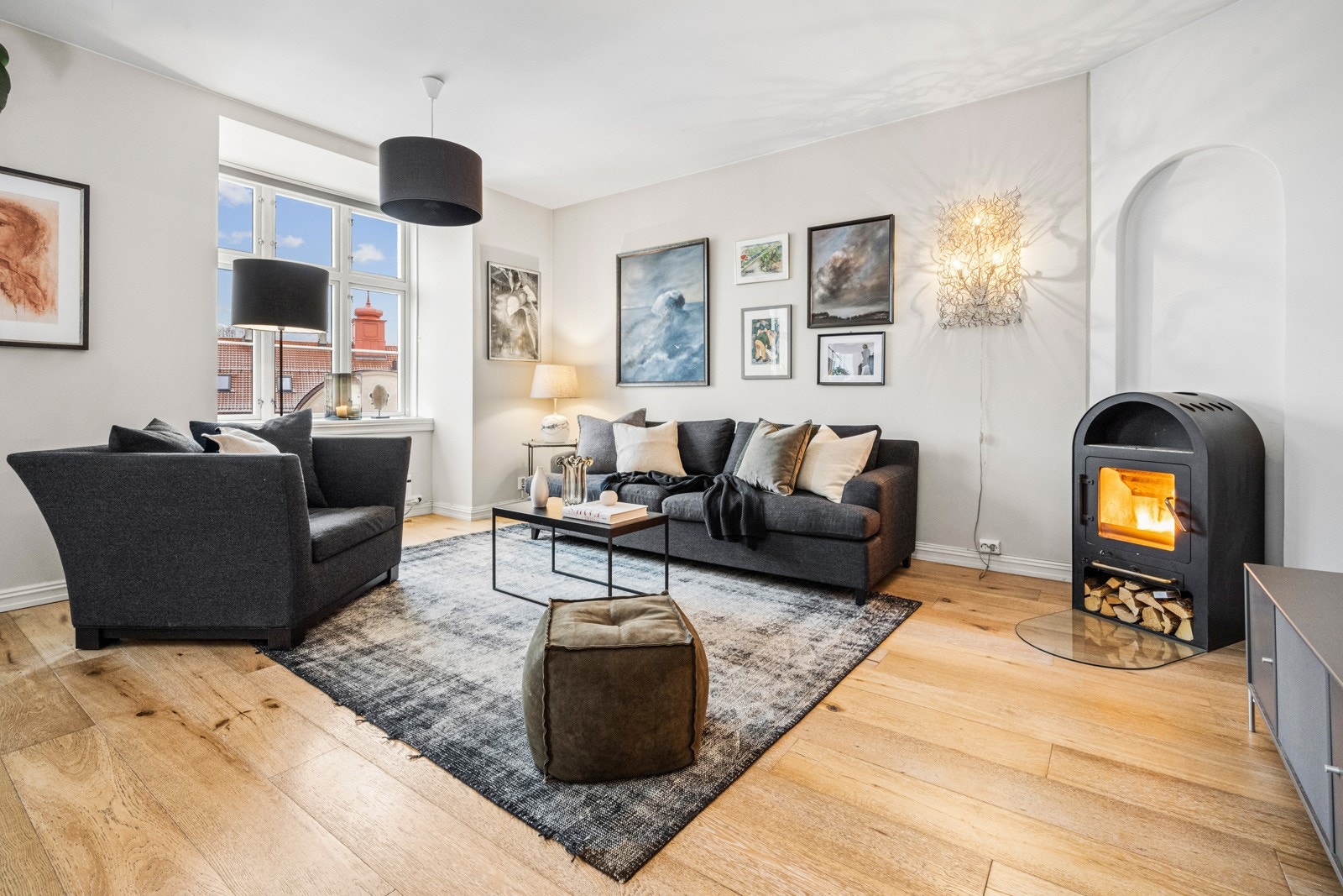 En lekker 5-roms over 2 plan med meget god planløsning. Galleribilde