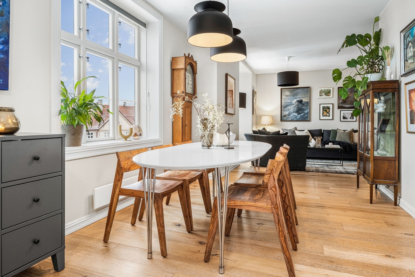 God plass til sittegruppe hvor du kan samle familien til et hyggelig måltid. Galleribilde