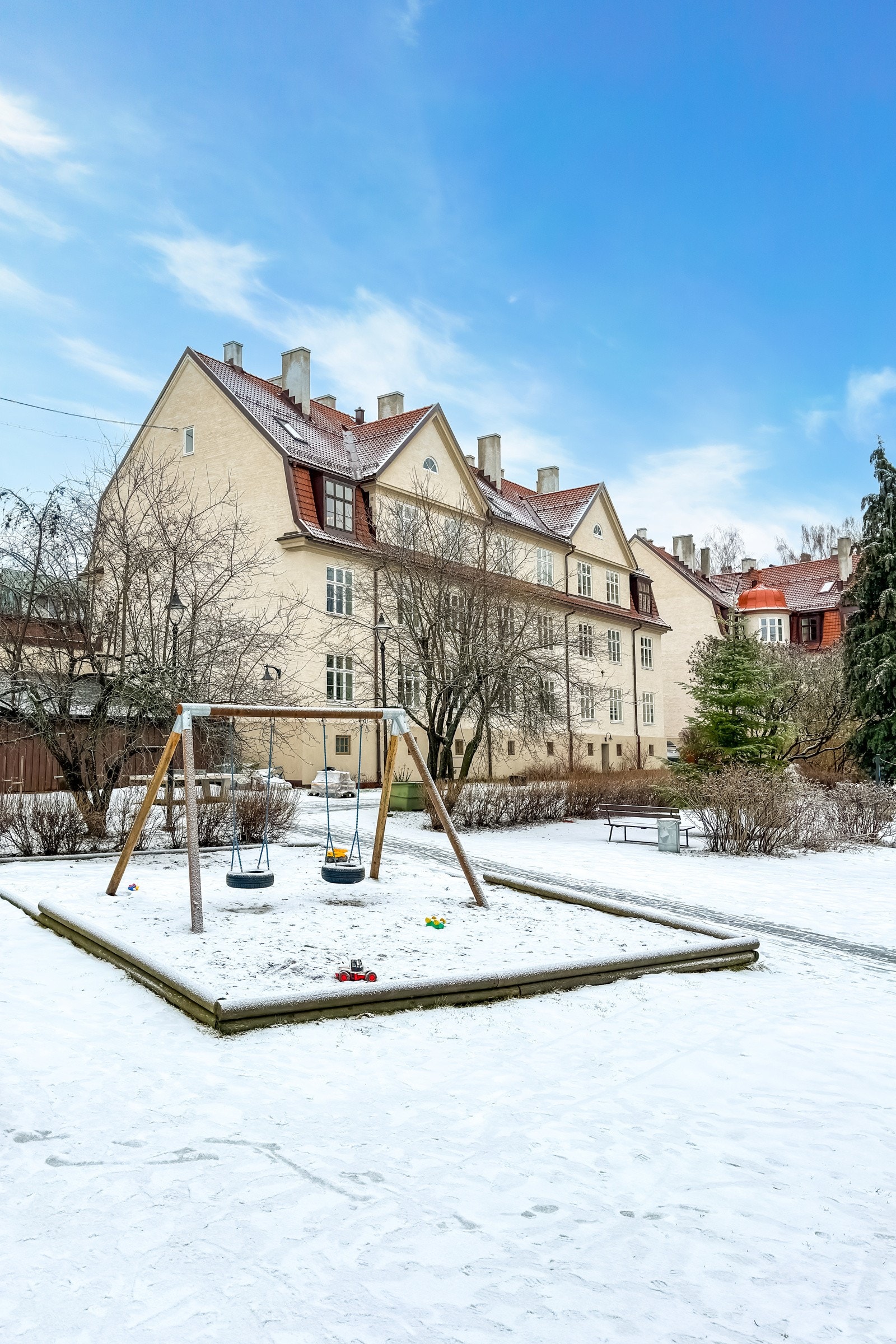 Lekeplass med sandkasser m.m. Galleribilde