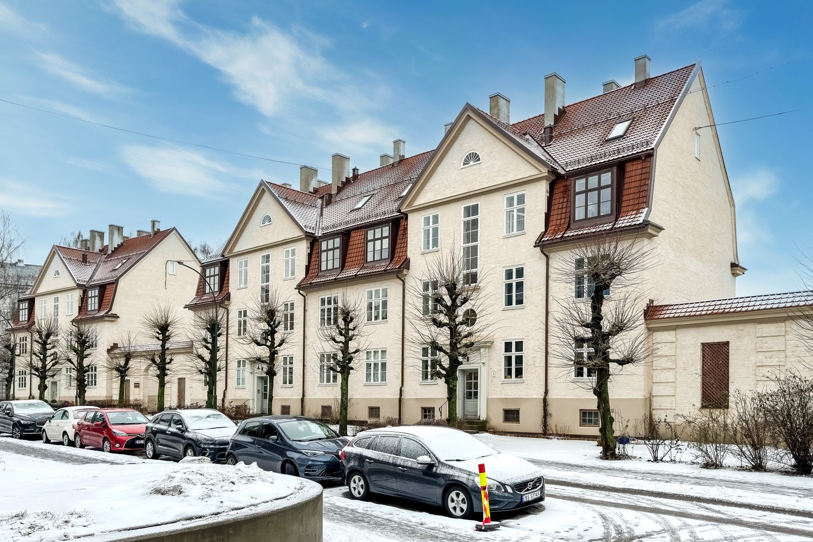 Leiligheten er endeseksjon og gjennomgående Galleribilde