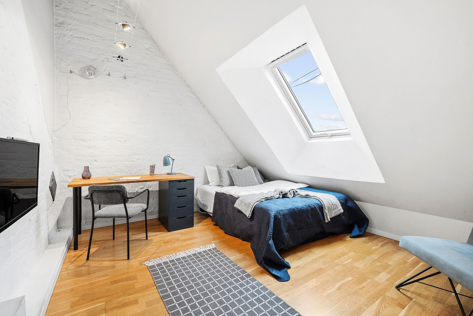 Soverom lll passer utmerket som barnerom/gjesterom eller hjemmekontor- alt etter ønske og behov! Galleribilde