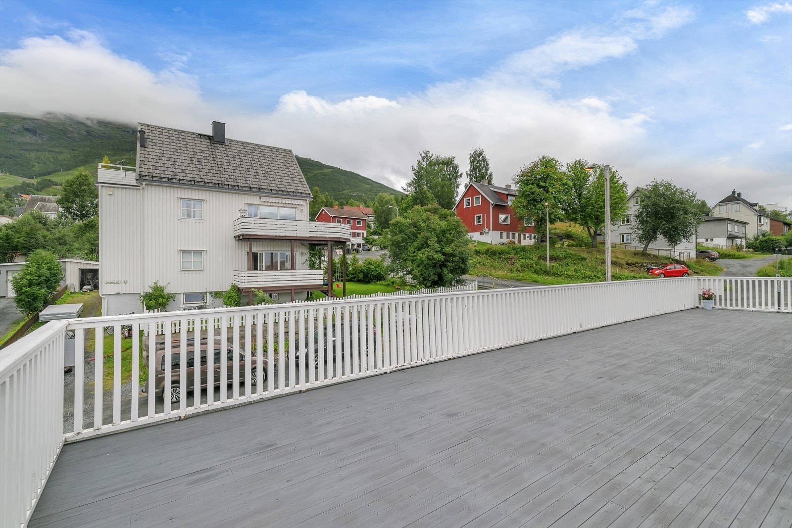 Utsikt mot Fagernesfjellet fra terrassen Galleribilde