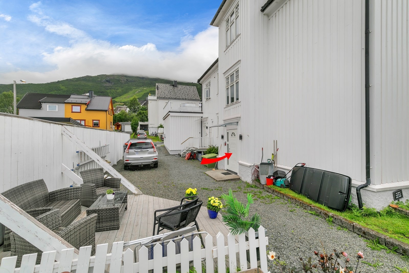 Felles markterrasse og hage på eiendommen Galleribilde