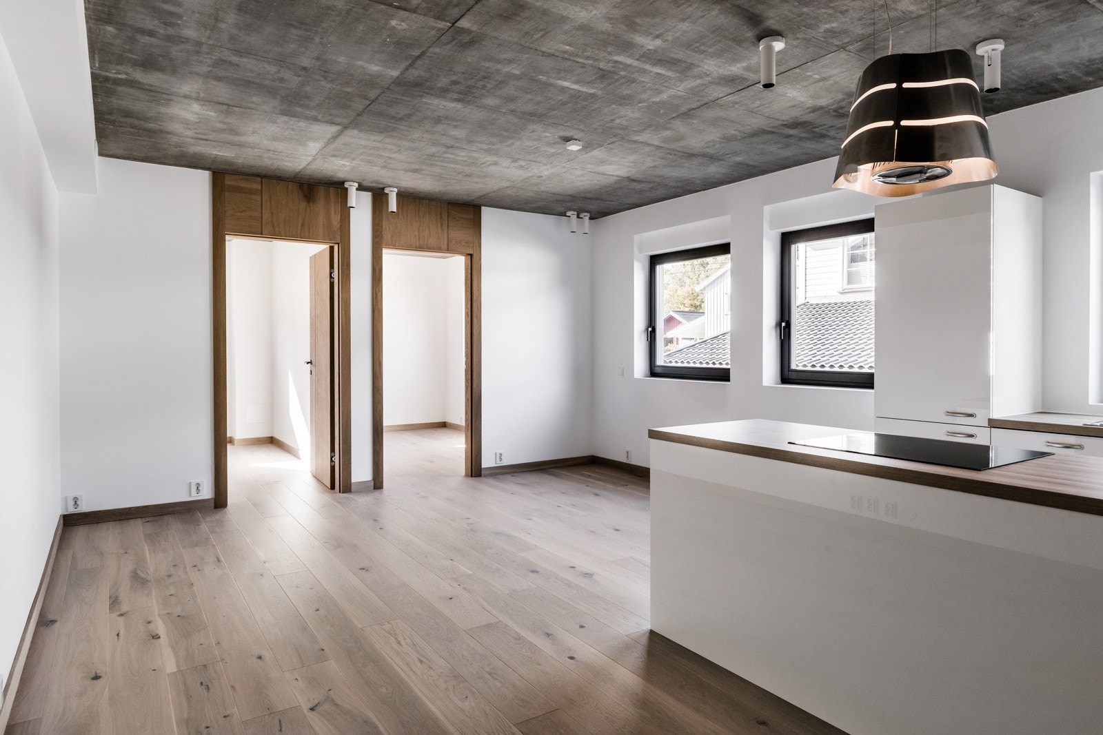 Det er innredet mtp. utleie av del av egen bolig. Det er innredet med en åpen stue- og kjøkkenløsning. Galleribilde