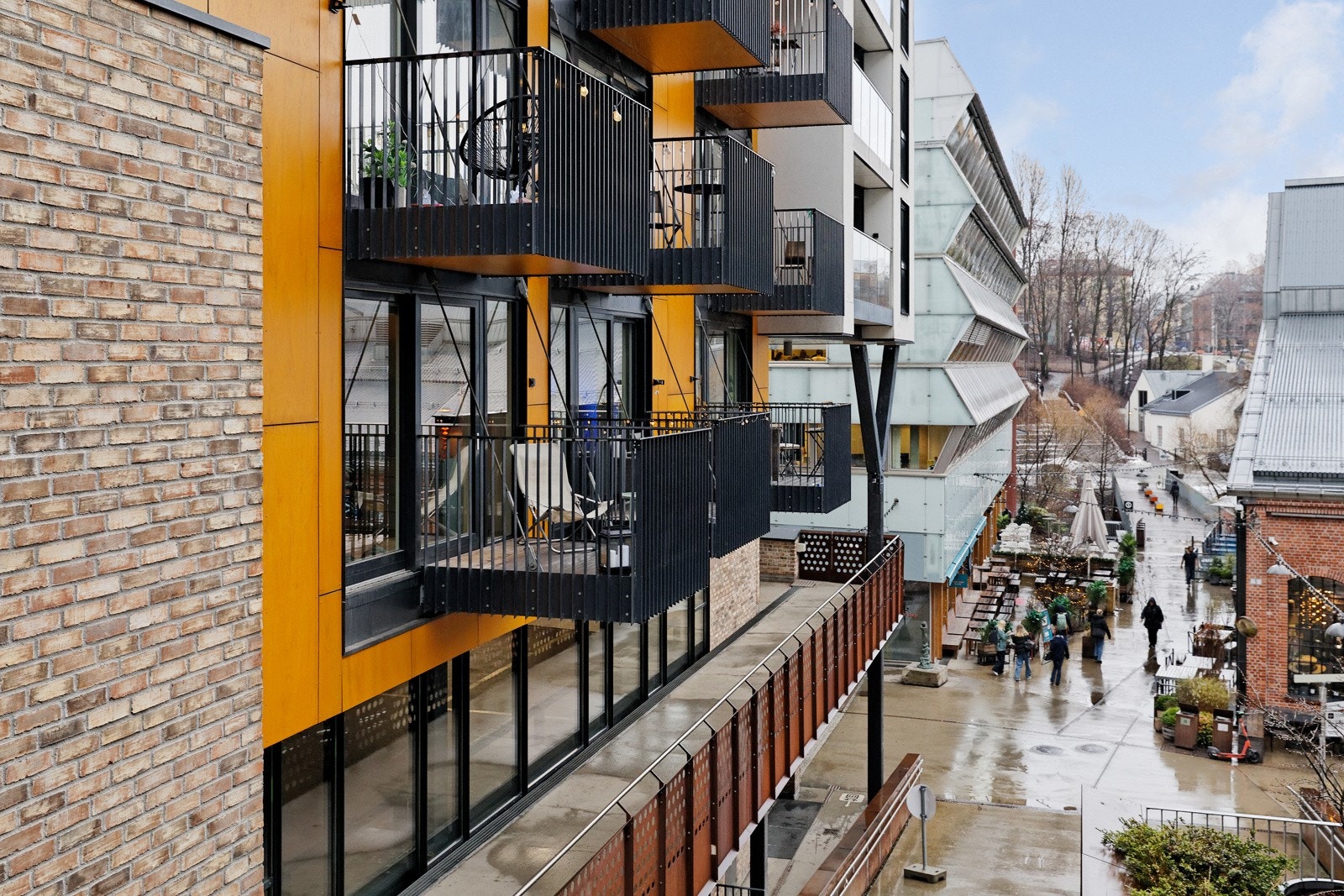 Boligen har en svært god internbeliggenhet med flott utsyn mot Mathallen og Vulkanområdet. Galleribilde