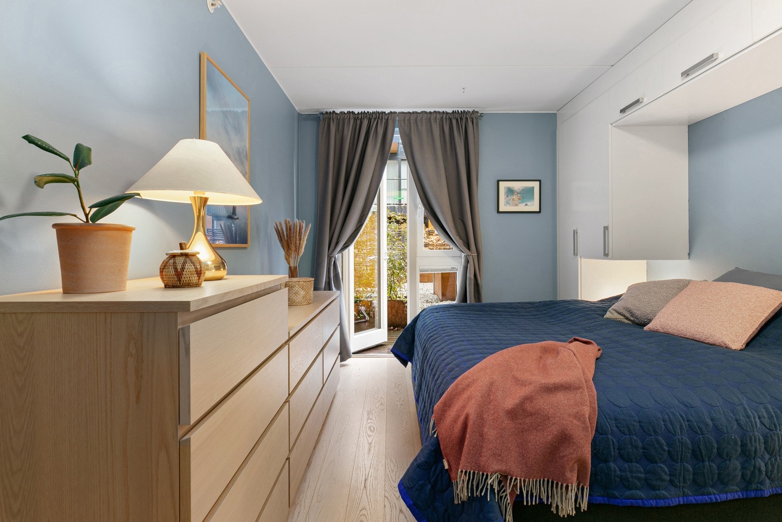 Fra hovedsoverommet er det direkte utgang til privat terrasse á ca. 7 m². Galleribilde